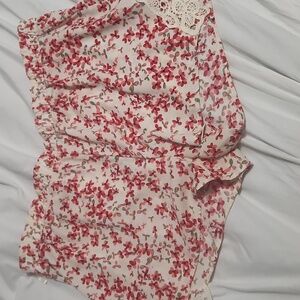 Floral shorts with lace
